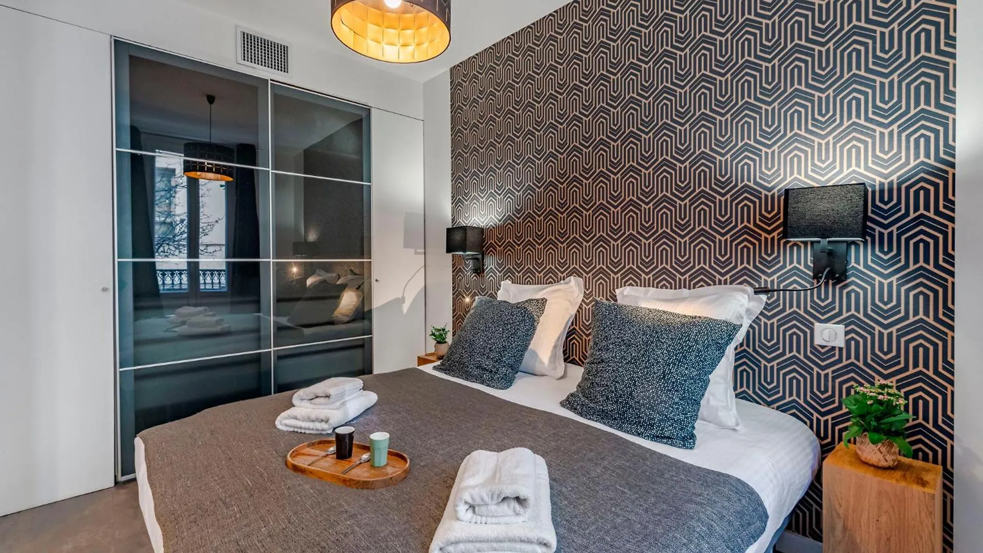 Luxury Family 2Br - Prime Location, Walk To Beach & Shopping, Sunny Balcony - By Totolulu Cannes Hoche 0*,