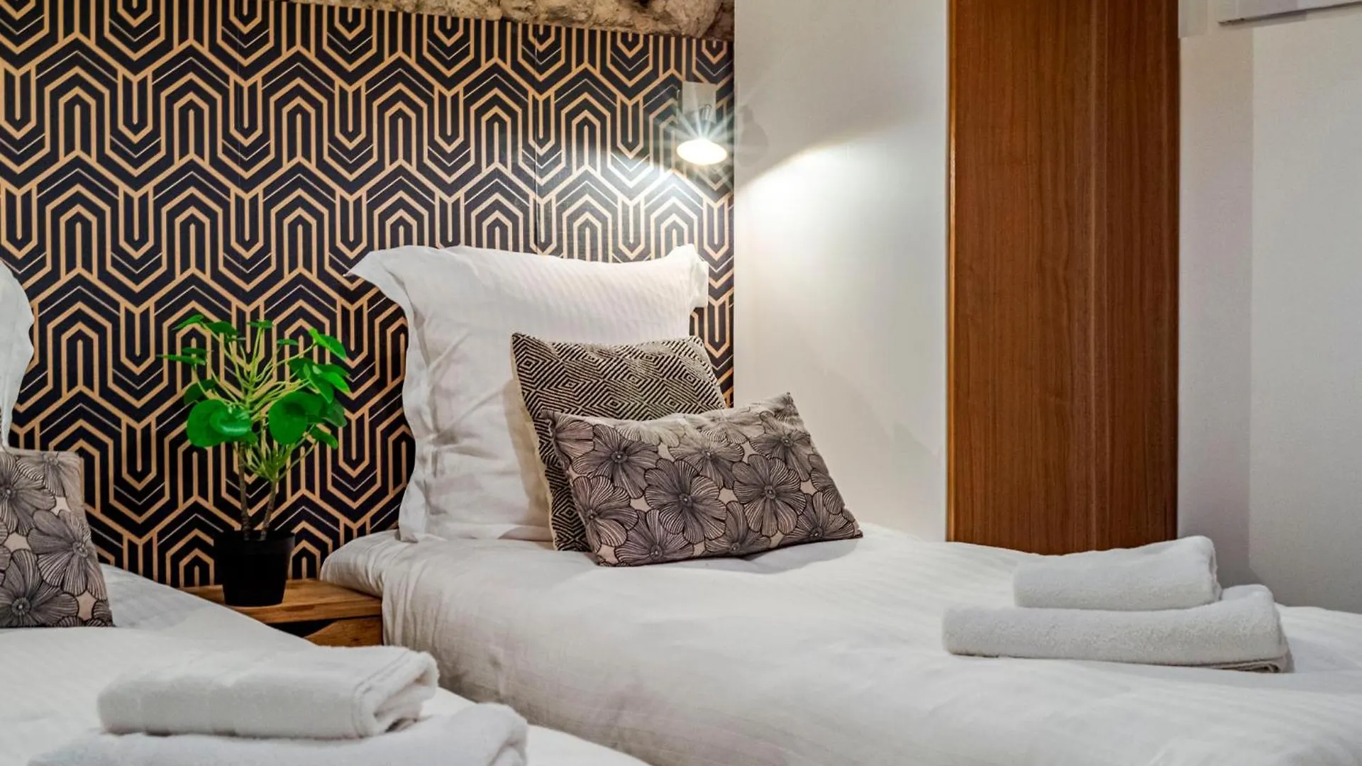 Luxury Family 2Br - Prime Location, Walk To Beach & Shopping, Sunny Balcony - By Totolulu Cannes Hoche 公寓